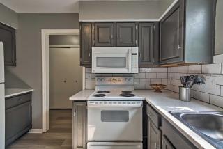 Modern Townhome with Fireplace Near Stoll Park - 1