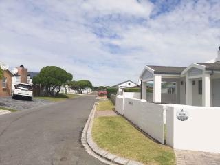 Pearly Gate - Pearly Beach - 2