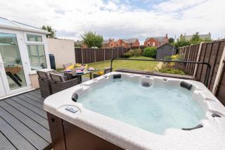 Modern Three Bedroom Home in Gloucester with Hot Tub - 0