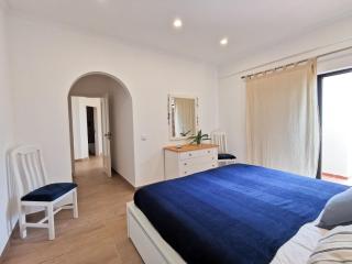 Lagos Sea View Apartment - Lagos - 2