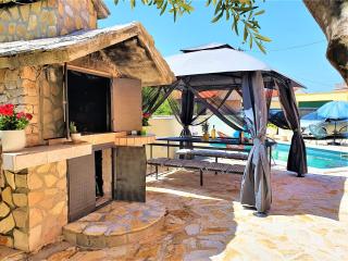 Villa Spark with heated pool in Rogoznica Zecevo - 2