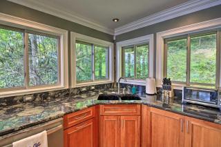 Inviting Family Abode with Dock on Norris Lake! - Caryville - 3
