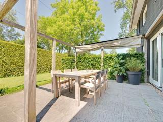 Spacious and stylish family home in Grou - 7
