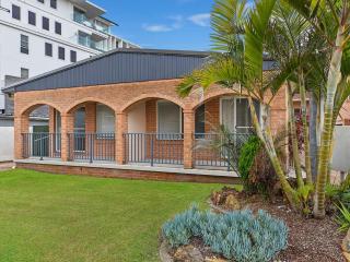 Surfside Palms 14 - The Entrance - 1