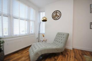 Modern, Luxurious Two Bedroom Apartment - 6
