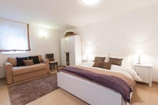 Effie Perine Apartments - Bled - 0