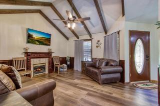 Pigeon Forge Getaway, Hot Tub, Game Room, Wifi, 685 FREE tickets each paid day! - Pigeon Forge - 7