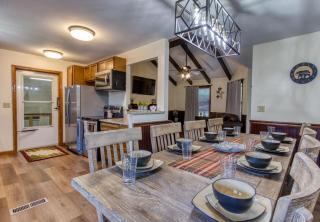 Pigeon Forge Getaway, Hot Tub, Game Room, Wifi, 685 FREE tickets each paid day! - Pigeon Forge - 6