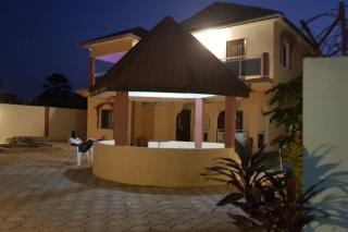 The Charming Bristolian Holiday Home - Brusubi - 8