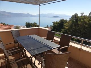 Apartments Panorama with Seasonal Pool - Slatine - 0