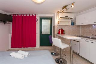 Modern and practical studio in the heart of Split - Split - 8