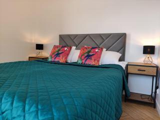 GOLDEN SANDS - 8
