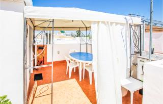 Cozy Apartment In Torrevieja With Wifi - 3