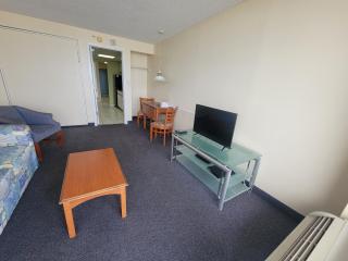 Direct Ocean Front 1 Bedroom 2 Bathrooms Boardwalk Resort Unit 539 Sleeps 8 - Myrtle Beach - 8
