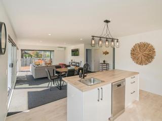 Sundaze Escape - Cooks Beach Holiday Home - Cooks Beach - 7