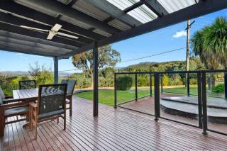 Relax in the spa with views opposite Lake Eildon - Goughs Bay - 7