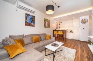 Accordion Apartment - Bar - 4