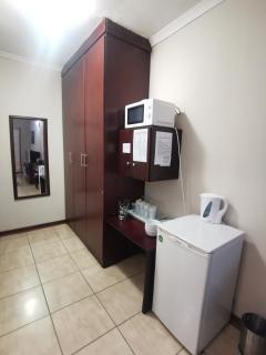 Harties Family 1 x Room - 4 Sleeper En-Suite Studio - 8