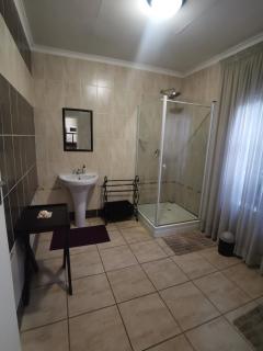 Harties 2 Sleeper Double Room with Private Bathroom - 6