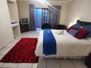 Harties Family 1 x Room - 4 Sleeper En-Suite Studio - 2