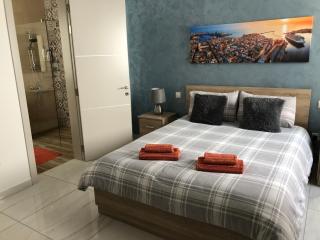 Penthouse in Marsaxlokk with panoramic views: 3 bedrooms, 2 baths - 1