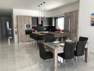 Penthouse in Marsaxlokk with panoramic views: 3 bedrooms, 2 baths - 8