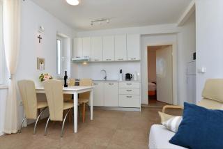 Beach apartment VAMI with sea view - Murter - 3