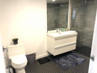 Modern 2 Bdrm w/Parking in the Heart of Hillcrest - San Diego - 1