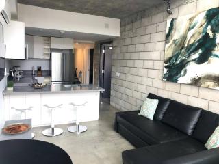 Modern 2 Bdrm w/Parking in the Heart of Hillcrest - San Diego - 0
