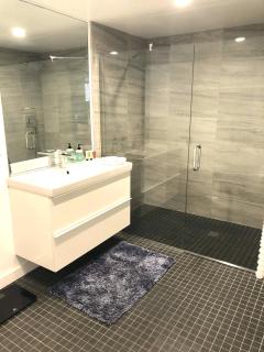 Modern 2 Bdrm w/Parking in the Heart of Hillcrest - San Diego - 2