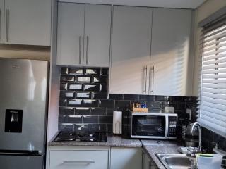 Koena Court (Unit 2) - With Uncapped Fiber Wi-Fi - Midrand - 7