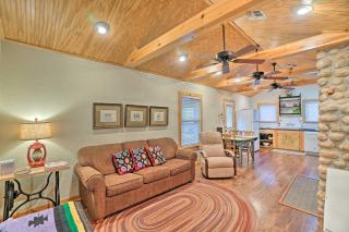 Charming Hilltop Cottage in Medicine Park! - Medicine Park - 7