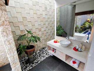 Kuta Puri Bungalows, Villas and Resort - Kuta - 3