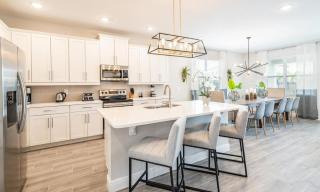 Dazzling 8 Bdrm Home with Putting Green at Encore - Orlando - 3