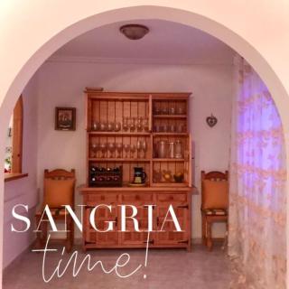 4 Bed 3 Bath Villa Sleeps 8, Pool Wifi Tv Close to Beach Restaurants and Shops - Los Alcázares - 3
