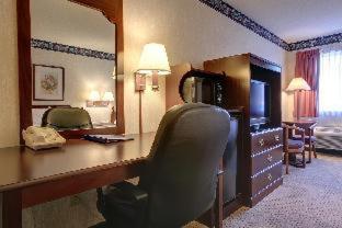 Americas Best Value Inn and Suites Saint Charles - 3