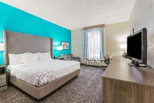 La Quinta by Wyndham Jamestown - Jamestown - 1