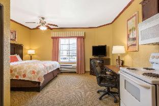 Hawthorn Extended Stay by Wyndham Corpus Christi Padre Isle - 1