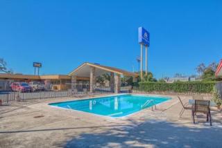 Americas Best Value Inn Uvalde - 4