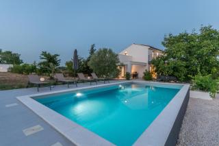 Villa Blackwood ZadarVillas - Crno - 0