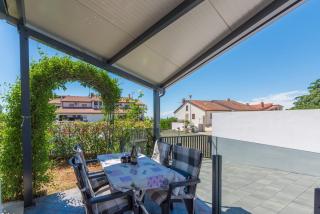 Apartment Vedran with Pool - 8