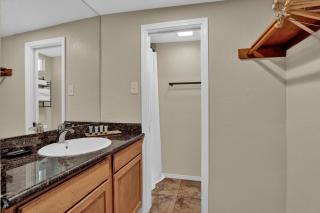 Maven's Inn & Grill - 5