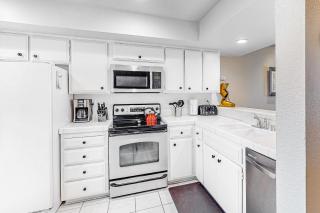 Red Roof Retreat - 9