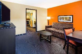 AmericInn by Wyndham Menomonie - Menomonie - 1