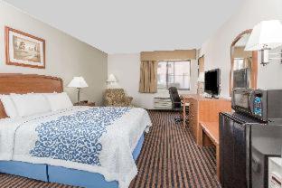 Days Inn by Wyndham Sidney NE - Sidney - 9