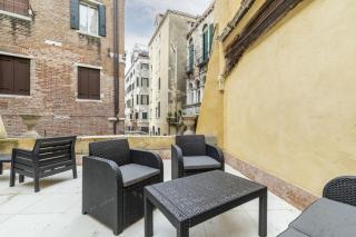 Gondola Luxury - Campo Santi Filippo e Giacomo by Wonderful Italy - Venice - 6