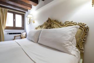 Gondola Luxury - Campo Santi Filippo e Giacomo by Wonderful Italy - 4