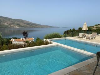 Elia Luxury Suites - 9