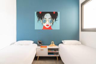 Vibrant Seaside Stay with Balcony by Sea N' Rent - Nahariyya - 7