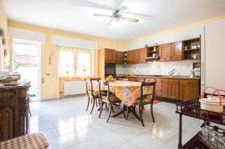 Independent Villa Located a few Minutes Walk From the Beach in Quiet Area - 0